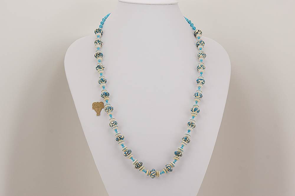 Turquoise and ivory glass bead necklace'