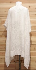 Handmade kimono overcoat, made of 100% soft white Japanese linen.