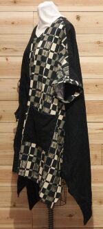 Ivory and black 100% Japanese linen cloak with 2 large front pockets.