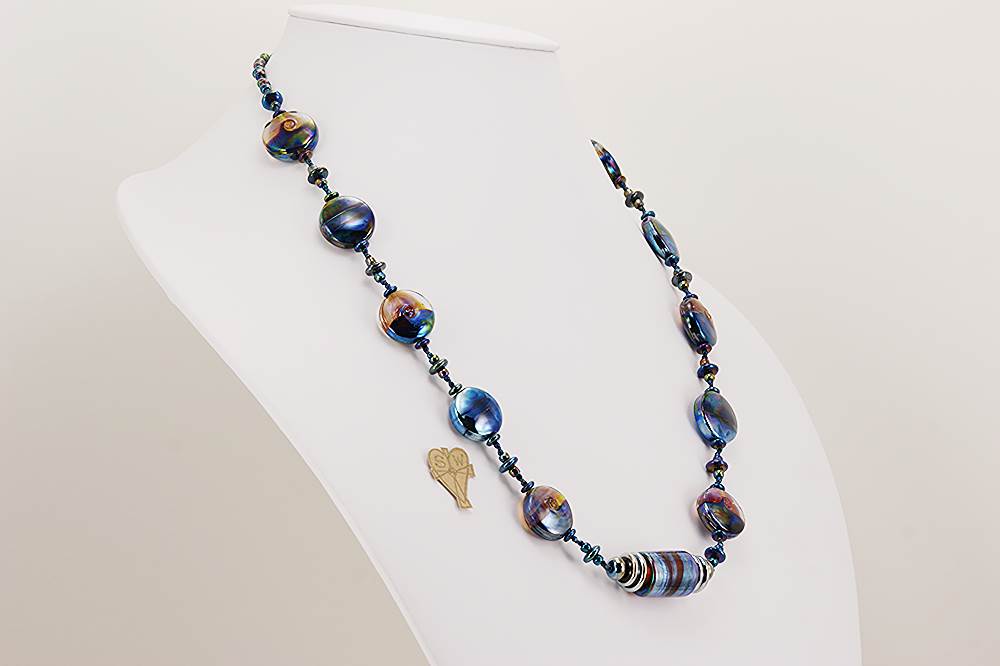 metallic blue and raspberry glass beaded necklace