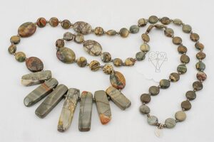 Grey picture jasper necklace.