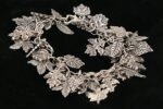 Leaf charm bracelet made of 925 silver.