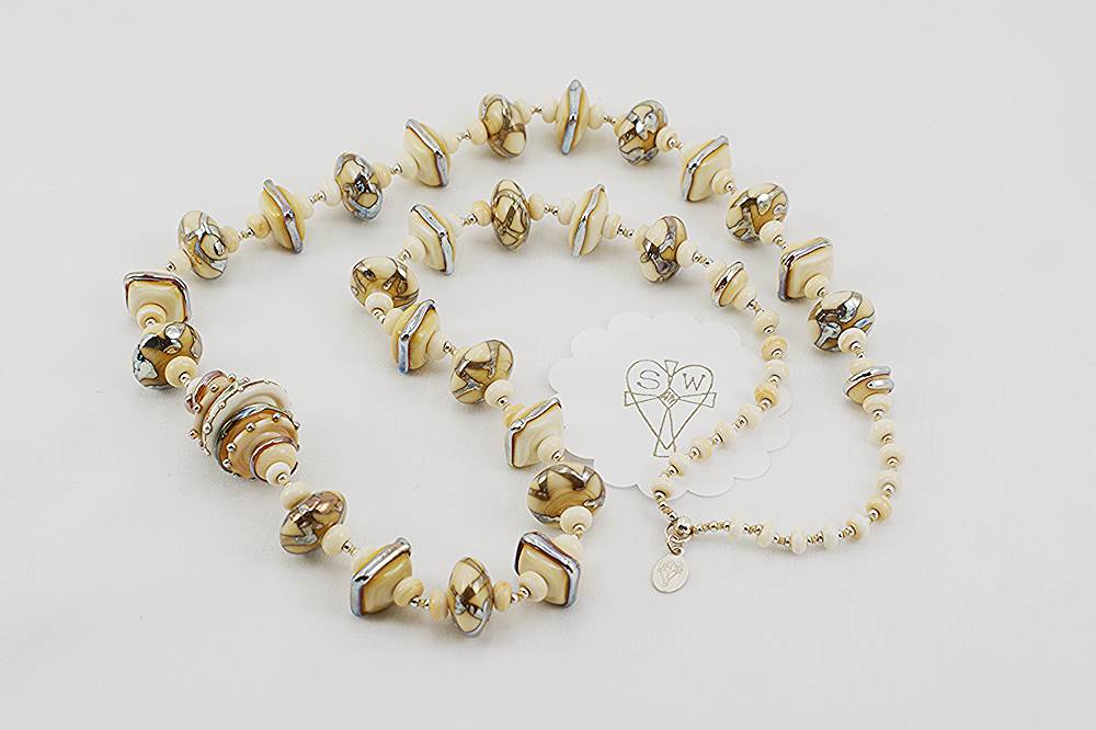 ivory silver colored necklace