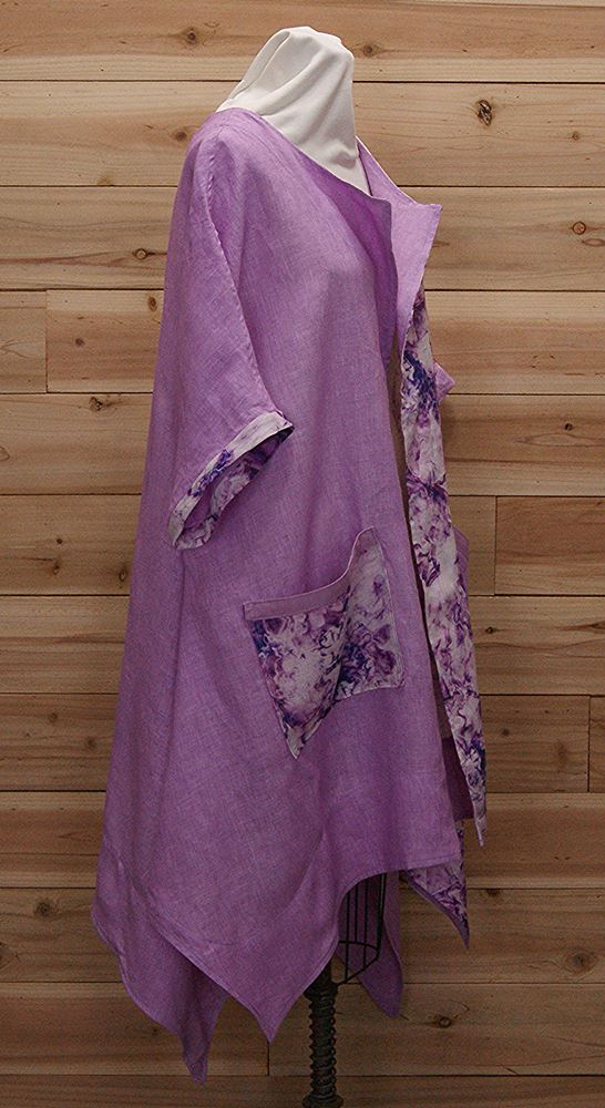 Japanese purple linen cloak with 2 large front pockets.