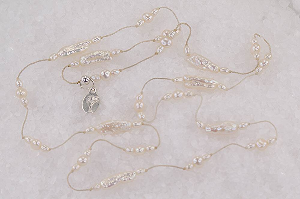 Freshwater stick pearl necklace with with round pearls.