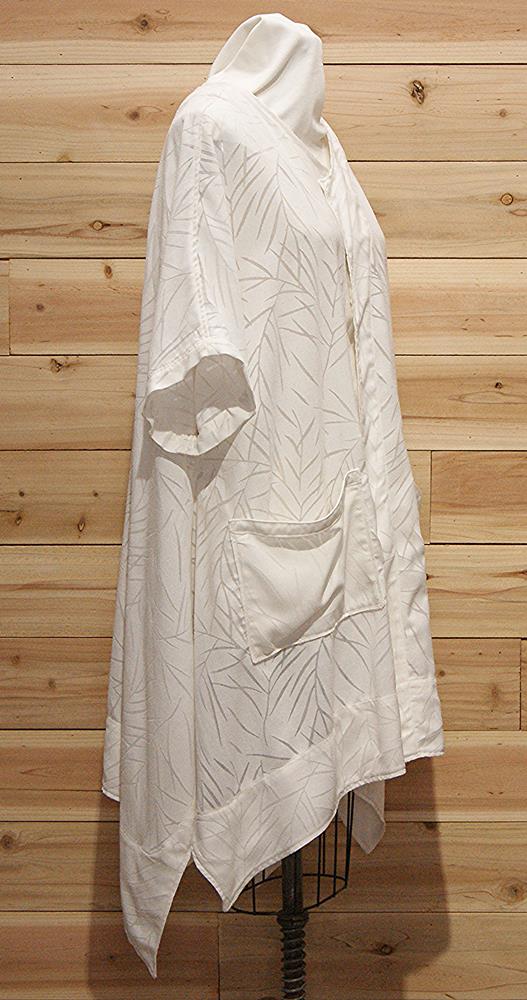 One of a kind, kimono topper made of 100% Japanese soft white linen.
