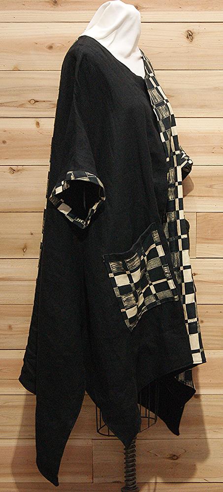 Vogue black and ivory Japanese linen cloak with 2 large front pockets.